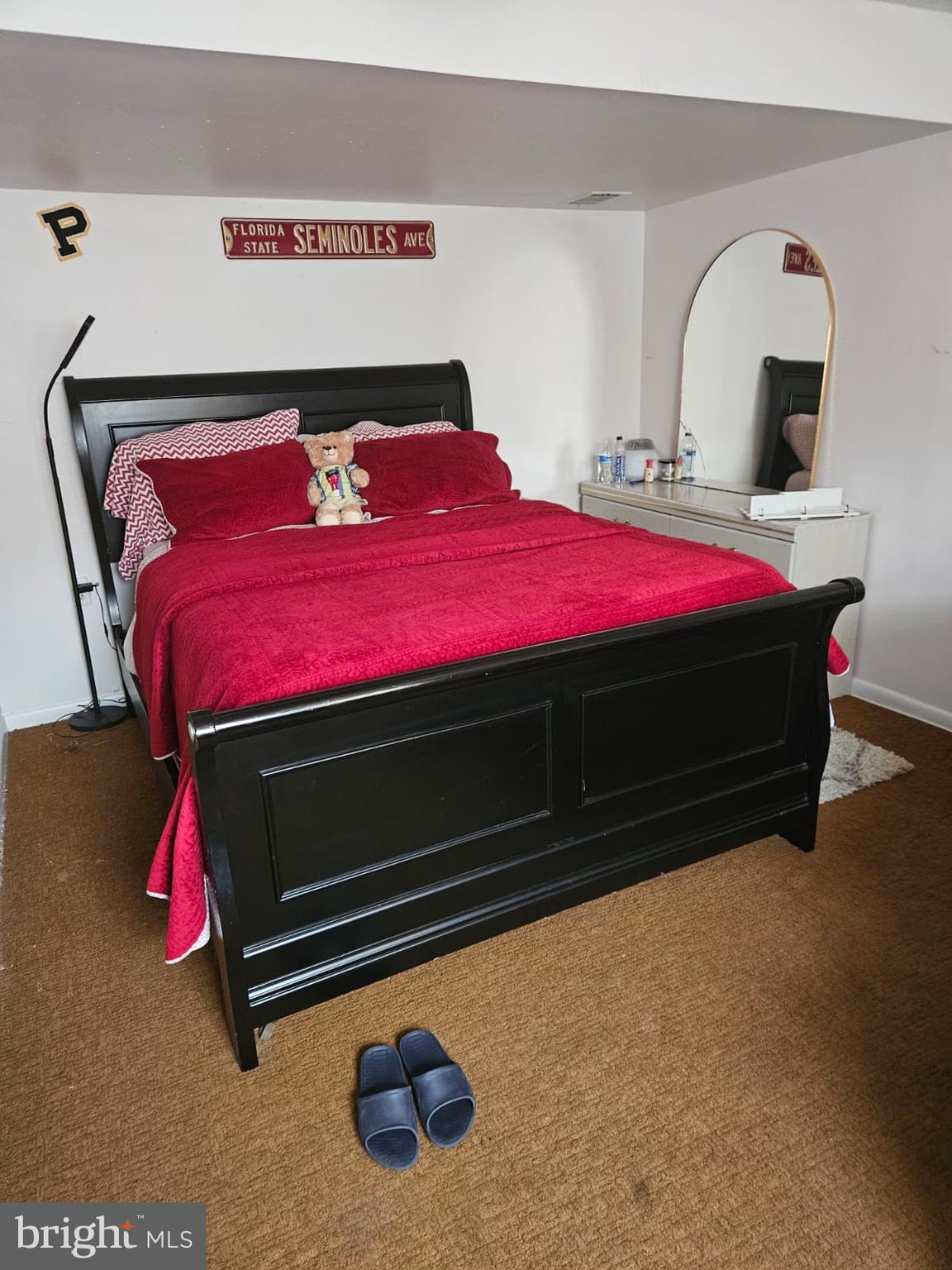 17607 Kohlhoss Road Poolesville, MD 20837 - Photo 8 of 29 a bed sitting in a bedroom next to a window