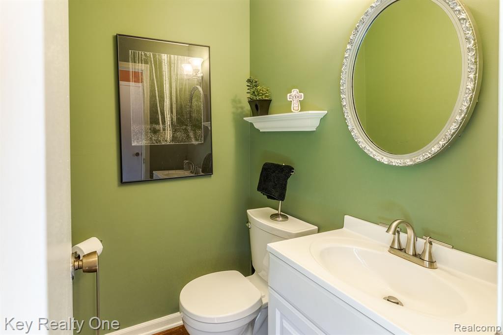 1050 Larson Court Rochester Hills, MI 48307 - Photo 9 of 34