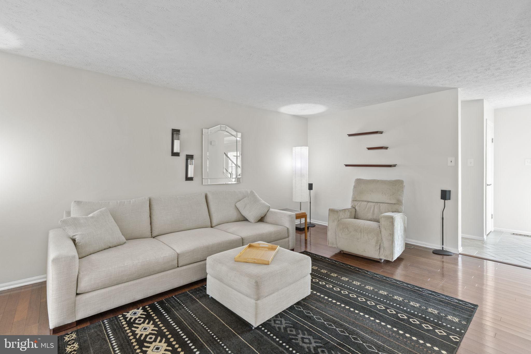 43 Yew Road Baltimore, MD 21221 - Photo 3 of 41 Gallery Image 3