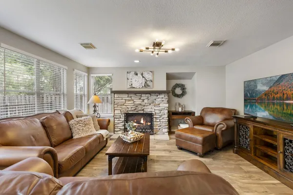 $505,000 | 50 West New Avery Place, The Woodlands, TX 77382