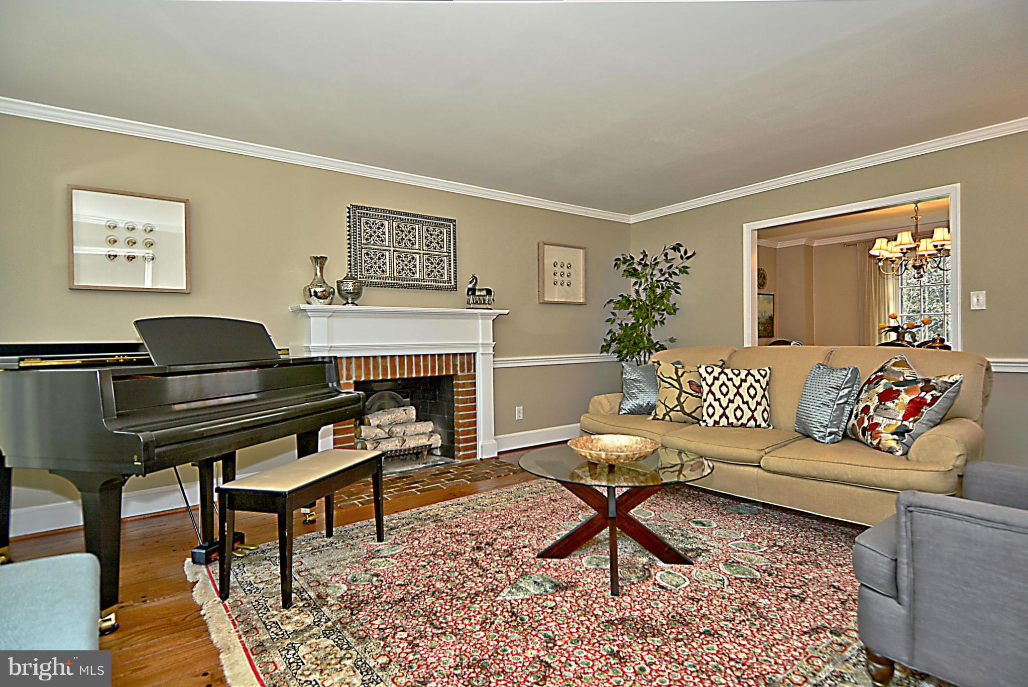 7717 Ridgecrest Drive Alexandria, VA 22308 - Photo 4 of 30 Living Room