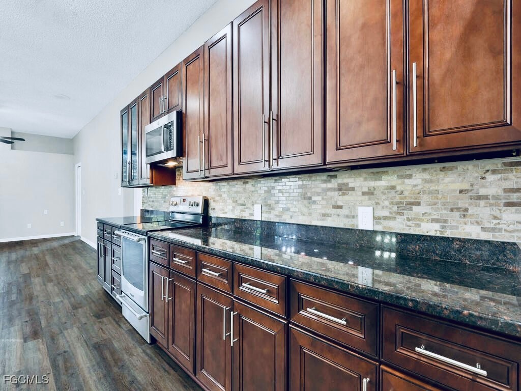 910 Prospect Avenue Lehigh Acres, FL 33972 - Photo 11 of 46