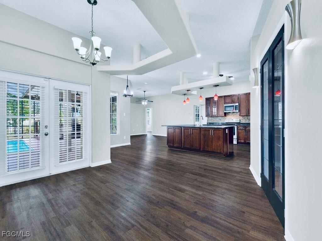 910 Prospect Avenue Lehigh Acres, FL 33972 - Photo 4 of 46