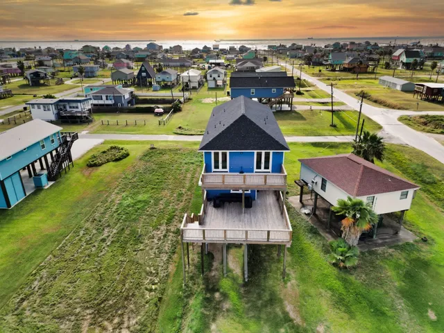 $800,000 | 1120 Monument Drive, Surfside Beach, TX 77541