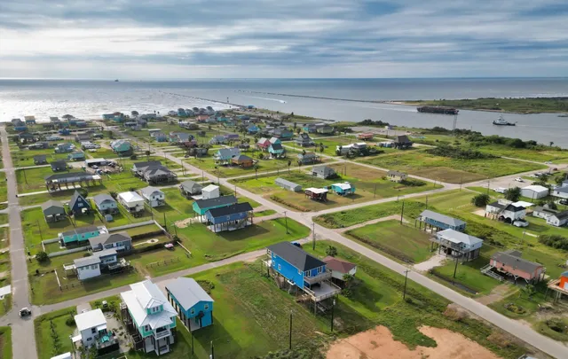 $800,000 | 1120 Monument Drive, Surfside Beach, TX 77541