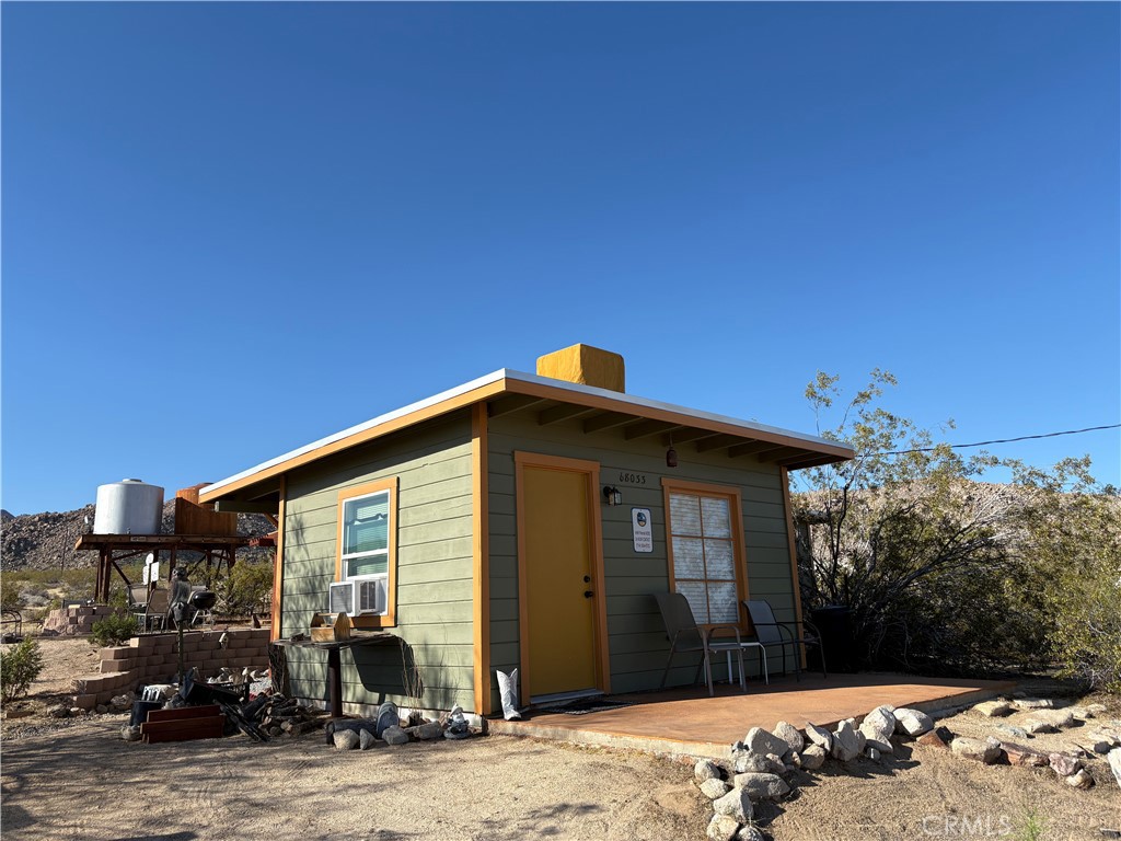 68033 Sullivan Road Twentynine Palms, CA 92277 - Photo 1 of 30 EAST (FRONT) CABIN