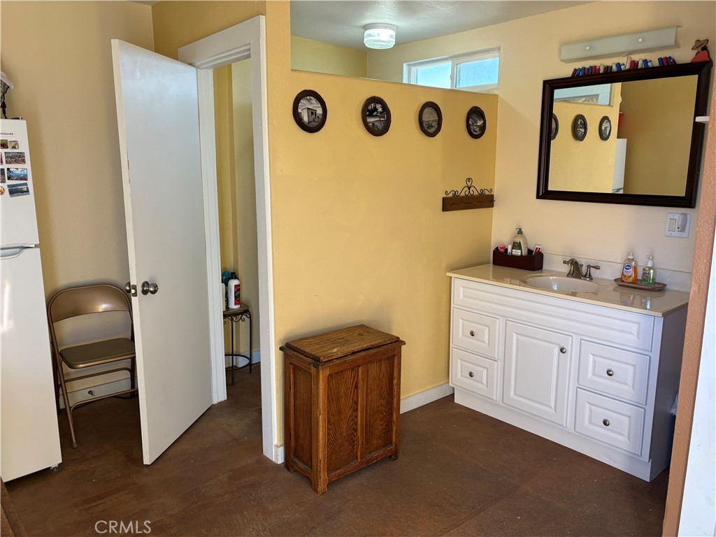 68033 Sullivan Road Twentynine Palms, CA 92277 - Photo 14 of 30 WEST CABIN VANITY AREA