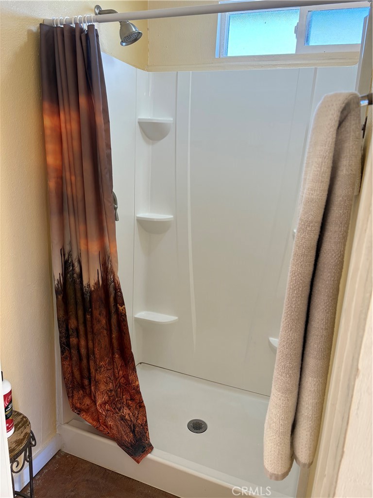 68033 Sullivan Road Twentynine Palms, CA 92277 - Photo 17 of 30 SHOWER EAST CABIN