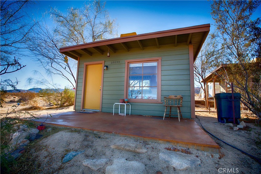 68033 Sullivan Road Twentynine Palms, CA 92277 - Photo 5 of 30 FRONT PORCH EAST CABIN