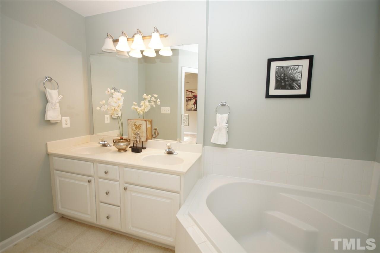 5514 Vista View Court Raleigh, NC 27612 - Photo 16 of 19 Gallery Image 16