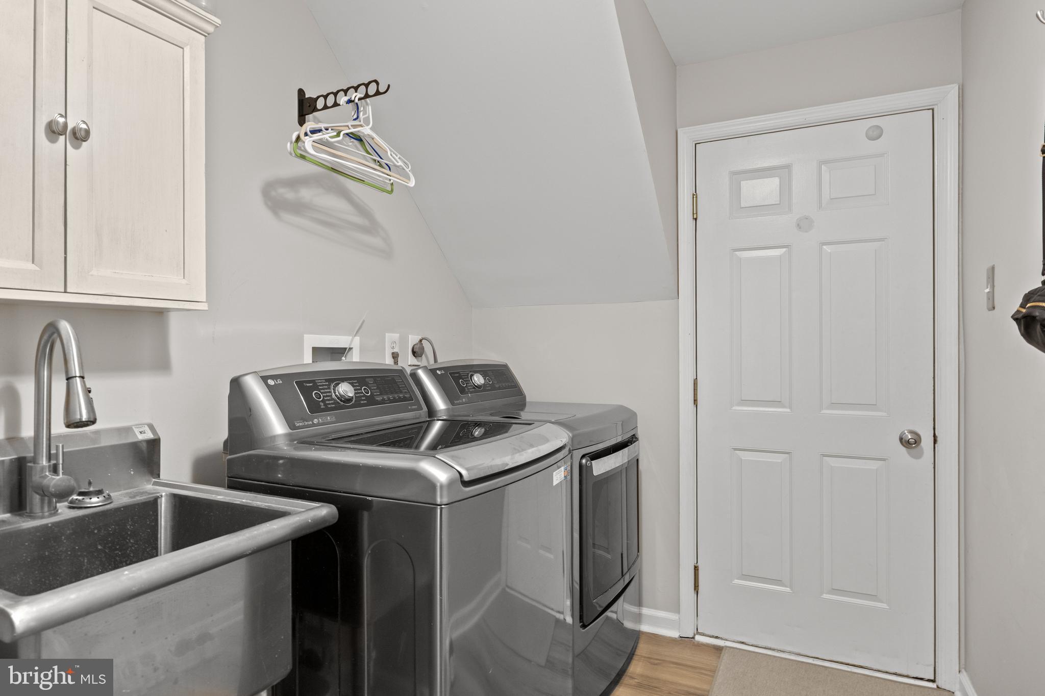 97 Brooks Road Moorestown, NJ 08057 - Photo 22 of 47 a utility room with sink dryer and washer