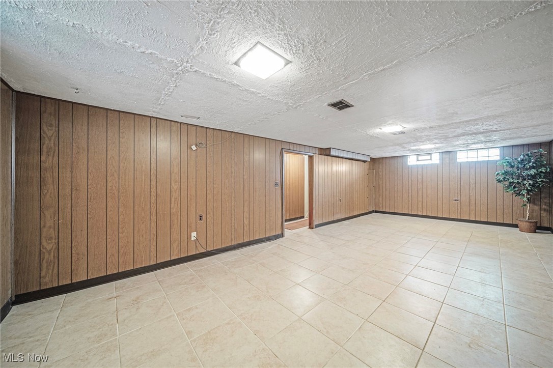 1199 Mayfield Ridge Road Cleveland, OH 44124 - Photo 20 of 20