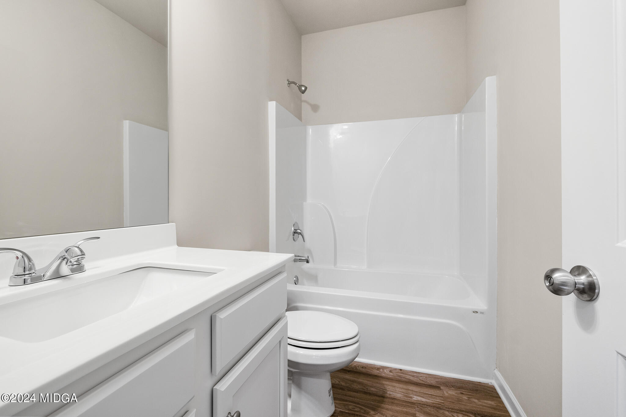 499 Grand Magnolia Street Jackson, GA 30233 - Photo 18 of 35 a bathroom with a sink toilet and shower