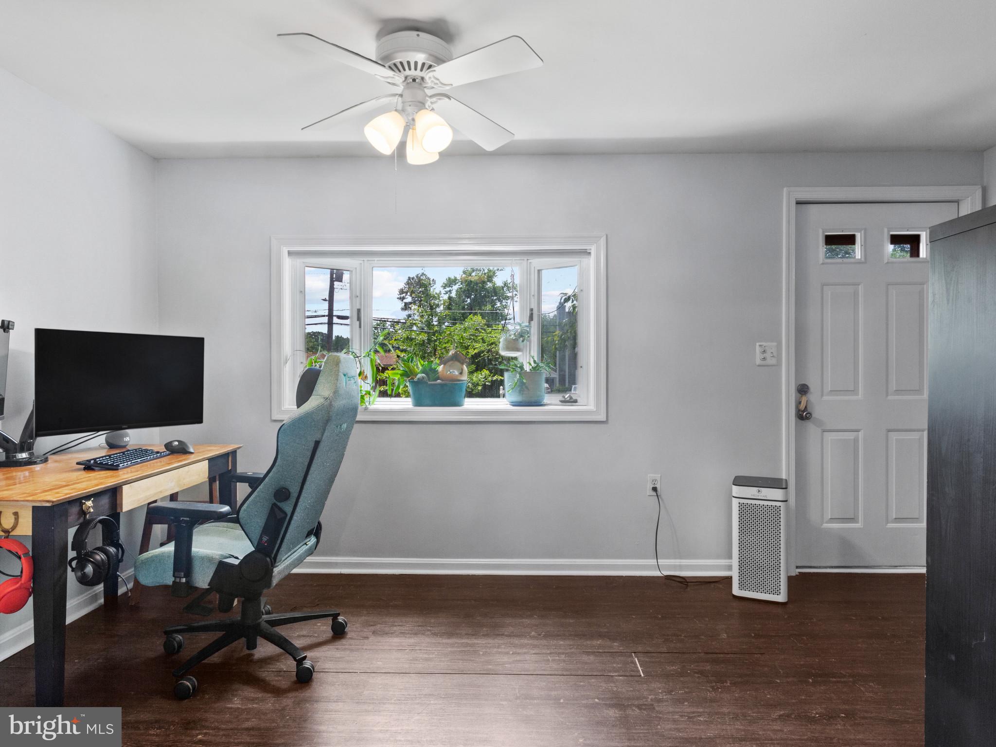 130 Southdown Road Edgewater, MD 21037 - Photo 14 of 37 Office or entryway