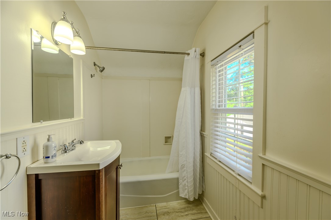 1636 Oakmount Road Cleveland, OH 44121 - Photo 19 of 26 Full bath 2nd floor