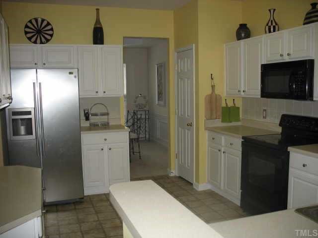 7420 Silver View Lane Raleigh, NC 27613 - Photo 5 of 10 a bathroom with a sink a toilet and shower