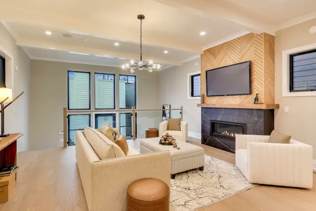 $1,929,000 | 2203 West Huron Street, Chicago, IL 60612