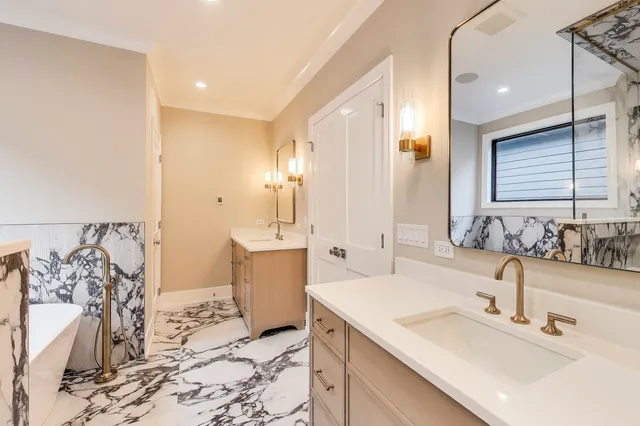 $1,929,000 | 2203 West Huron Street, Chicago, IL 60612