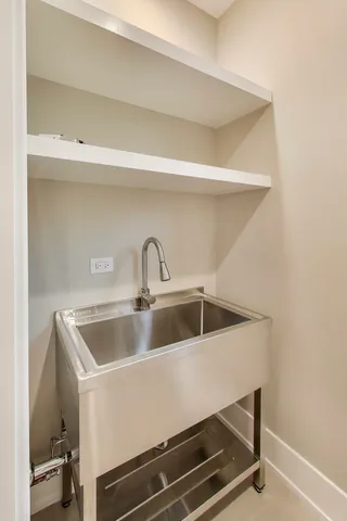 $1,929,000 | 2203 West Huron Street, Chicago, IL 60612