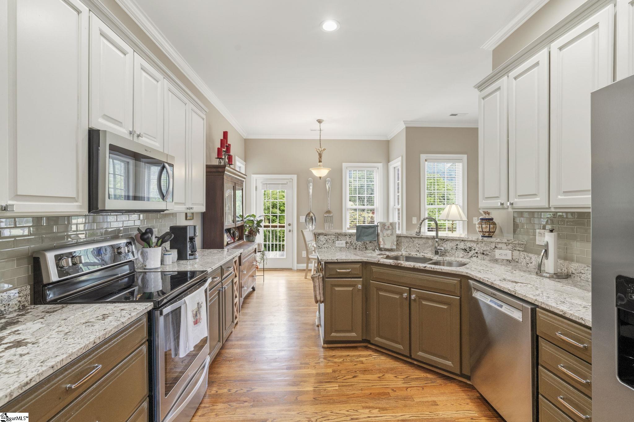 9 Belle Terre Court Greenville, SC 29609 - Photo 13 of 46