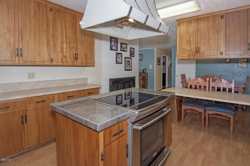 316 Old River Road Northeast Siletz, OR 97380 - Photo 9 of 37 Kitchen - View 2 (1024x680)
