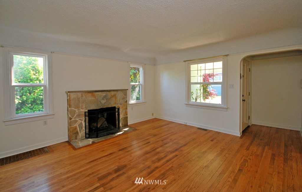8818 Dibble Avenue Northwest Seattle, WA 98117 - Photo 2 of 12