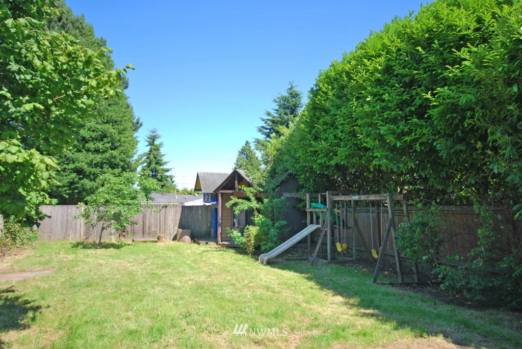 8818 Dibble Avenue Northwest Seattle, WA 98117 - Photo 12 of 12