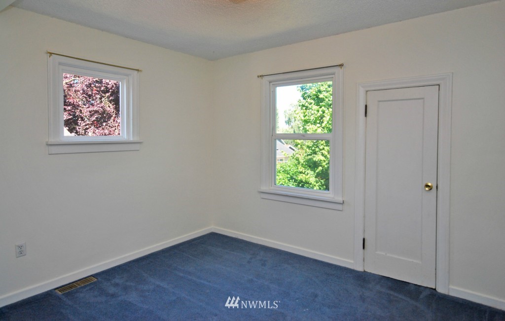 8818 Dibble Avenue Northwest Seattle, WA 98117 - Photo 6 of 12