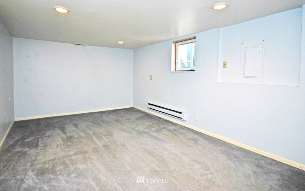 8818 Dibble Avenue Northwest Seattle, WA 98117 - Photo 10 of 12