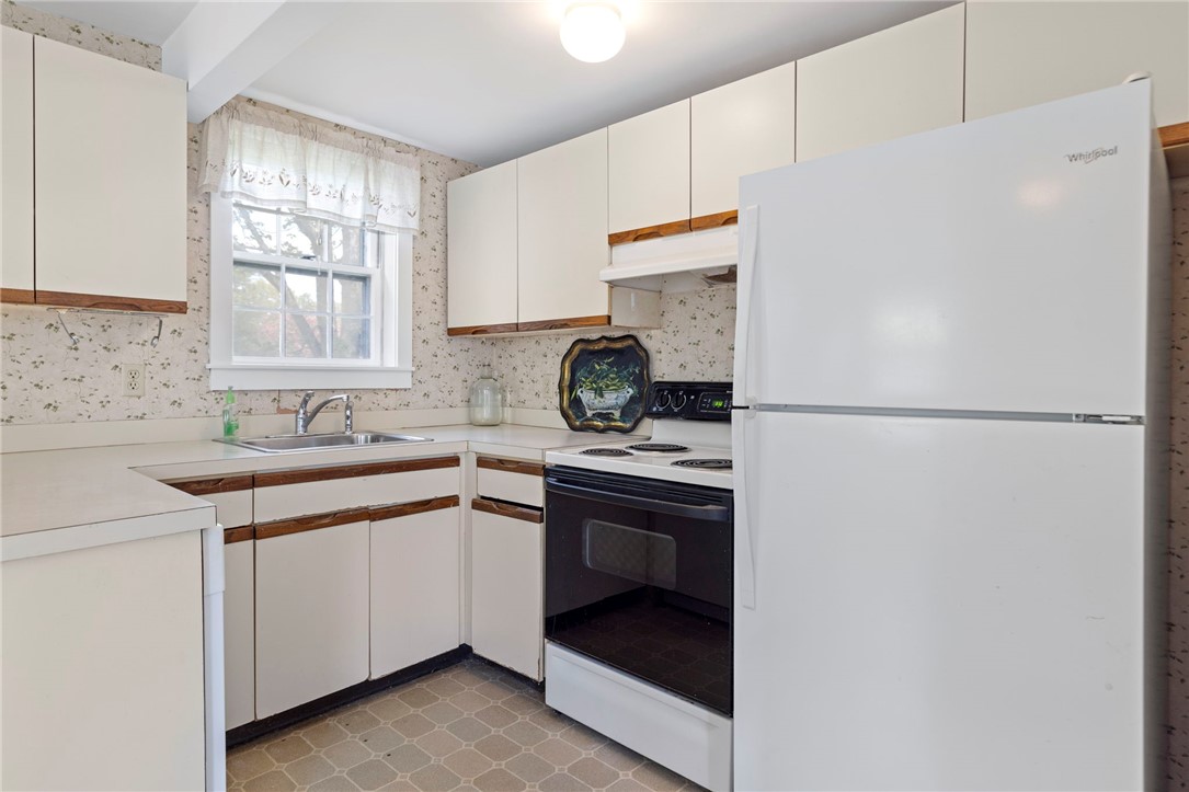 6 Baldwin Road Middletown, RI 02842 - Photo 15 of 50