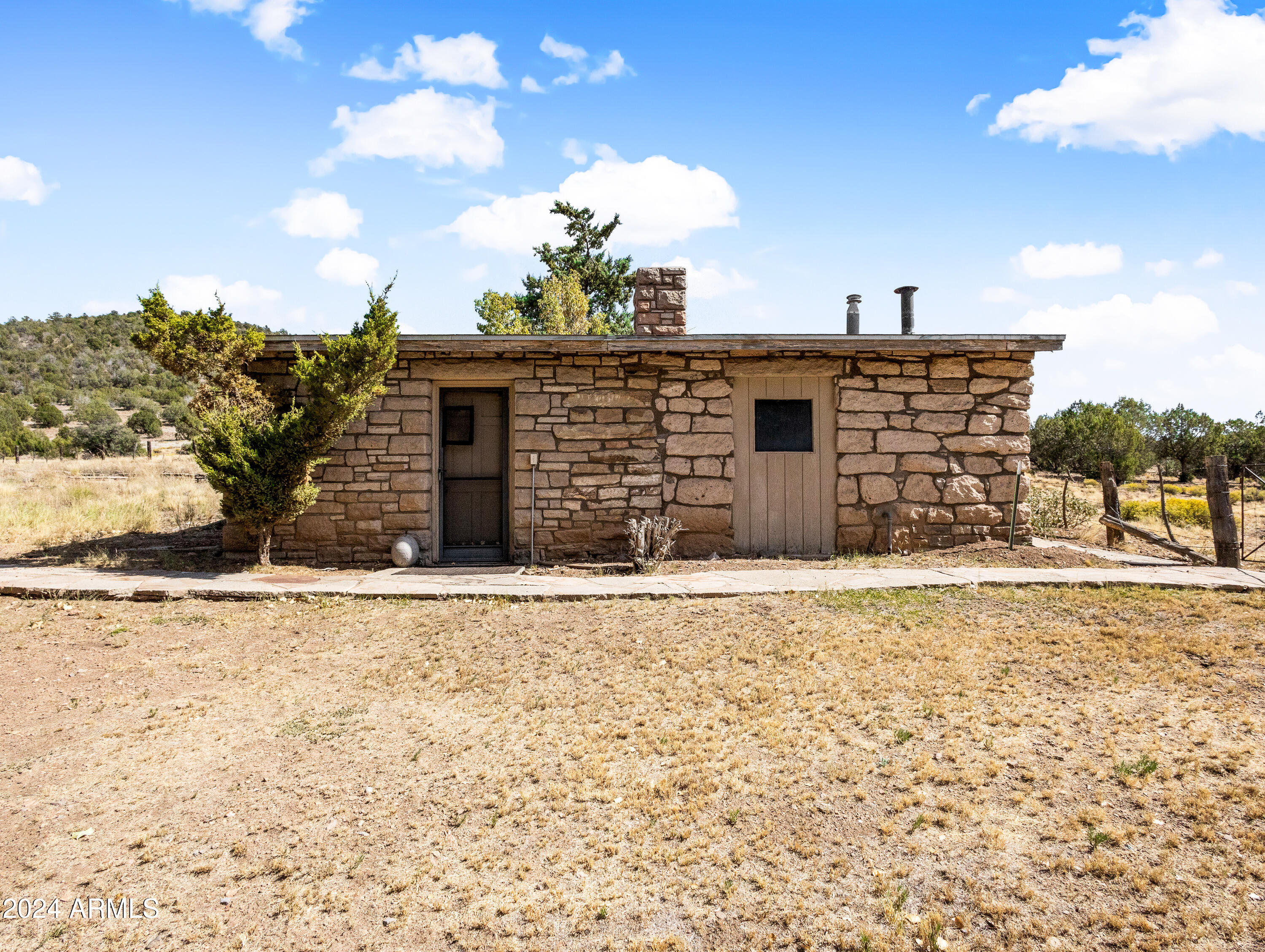 4820 East Perkinsville Road Chino Valley, AZ 86323 - Photo 40 of 128 a front view of a house with a yard