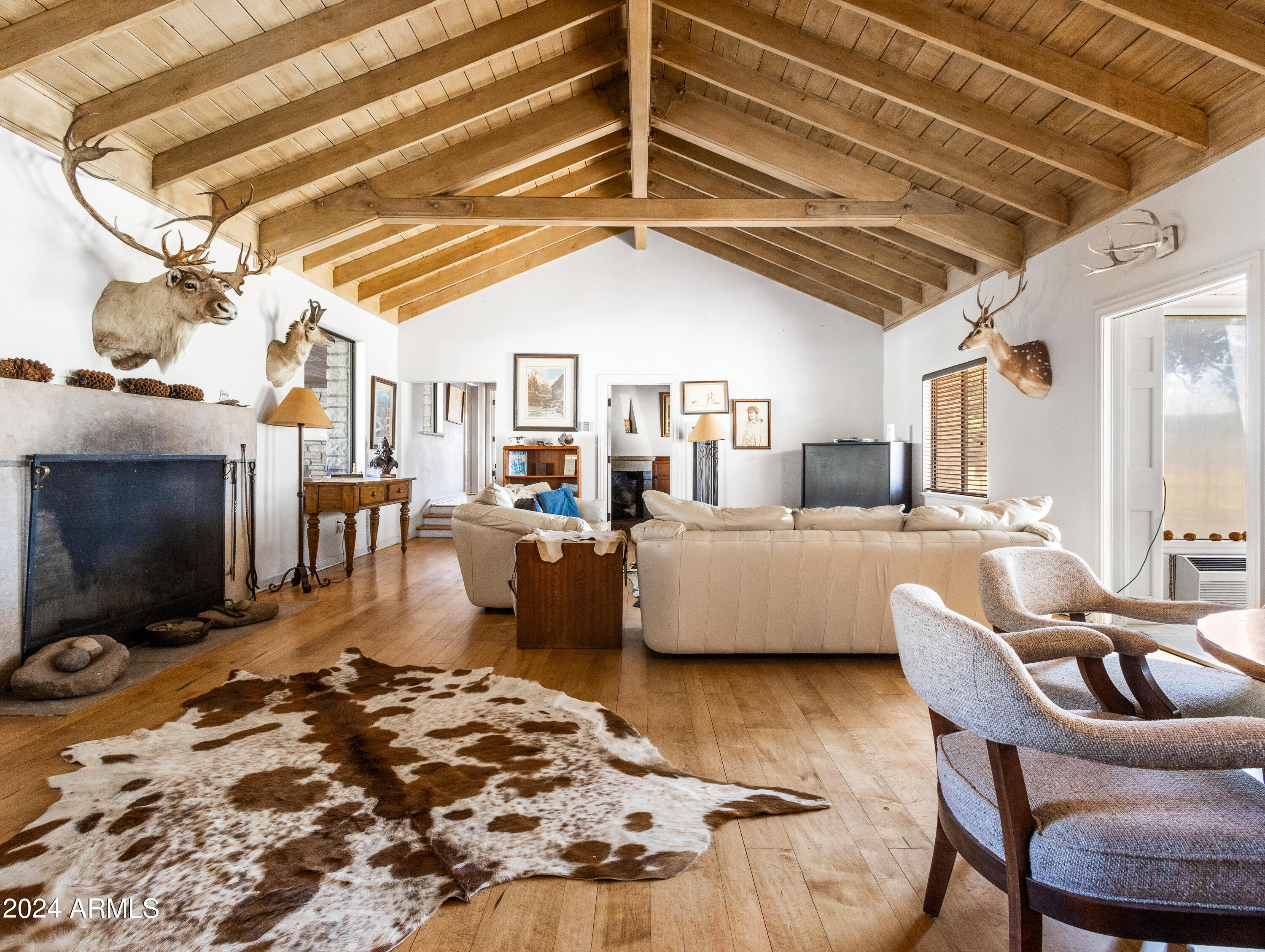 4820 East Perkinsville Road Chino Valley, AZ 86323 - Photo 42 of 128 a living room with furniture