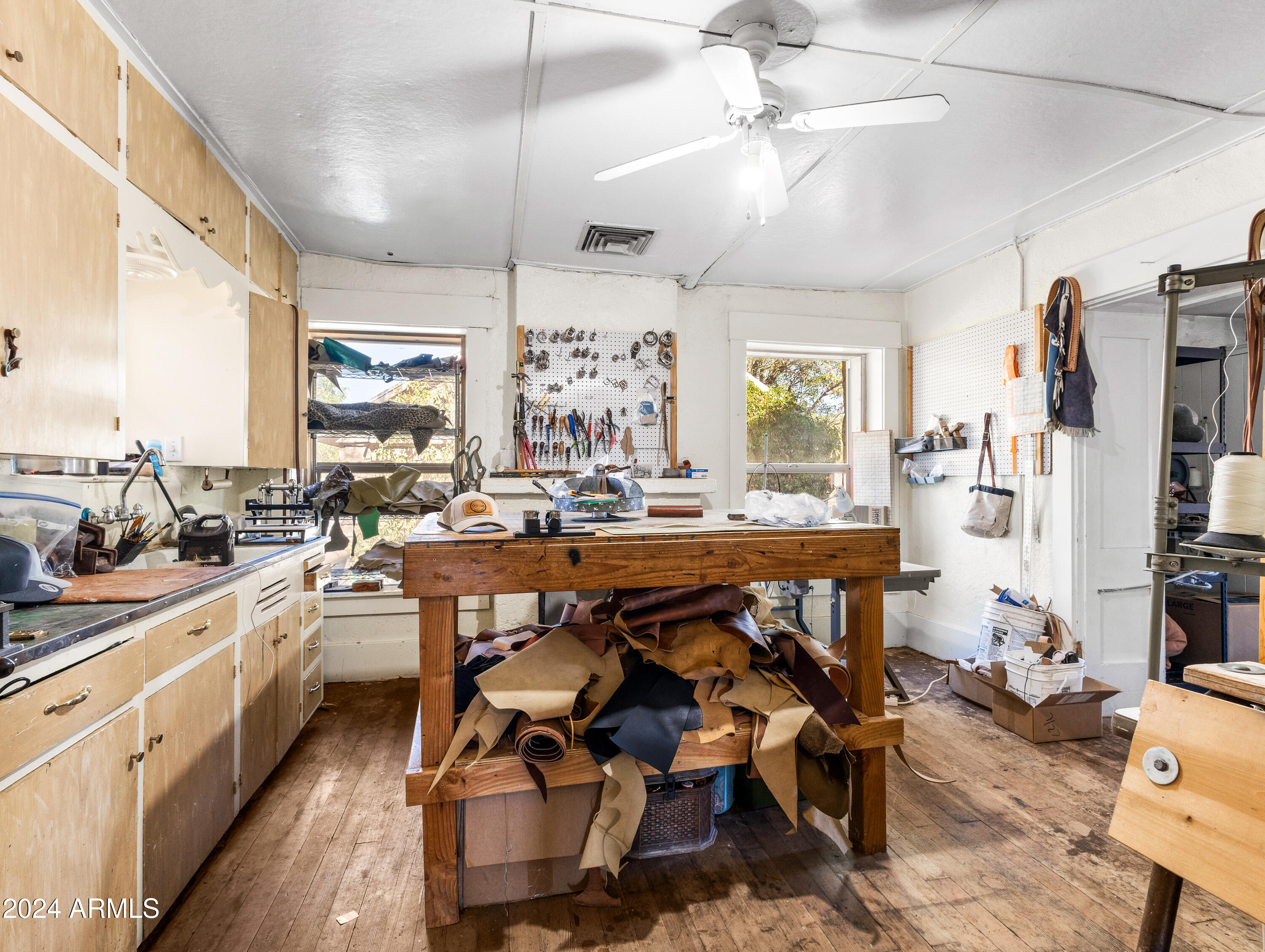 4820 East Perkinsville Road Chino Valley, AZ 86323 - Photo 59 of 128 a large kitchen with a table and chairs