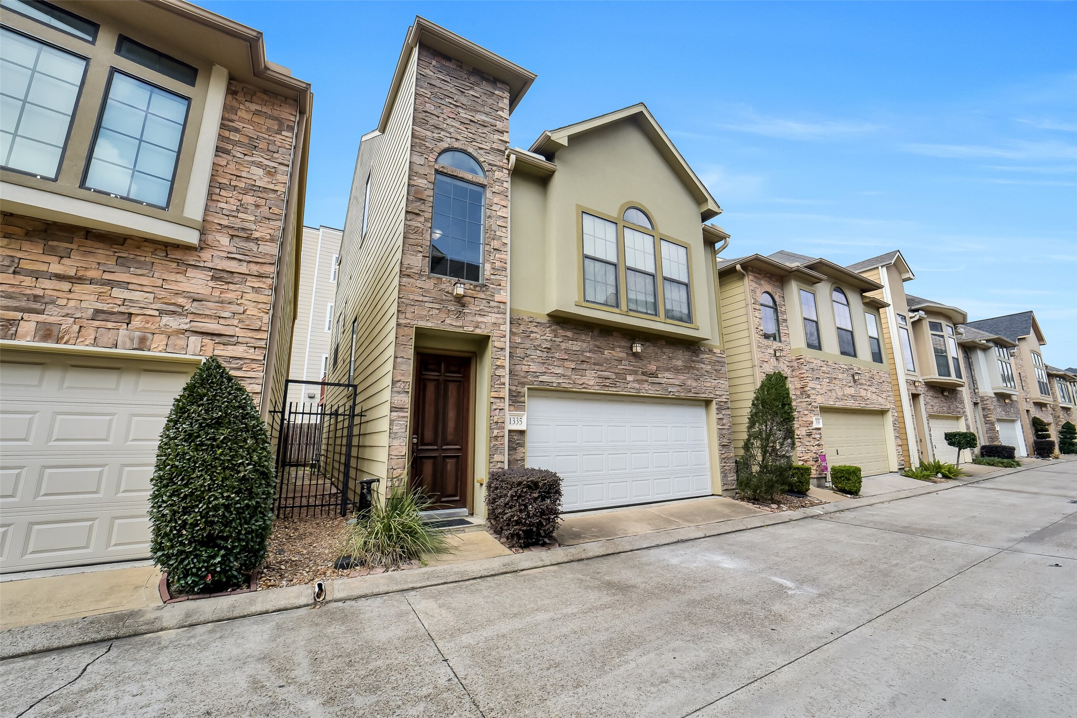 1335 Studer Street Houston, TX 77007 - Photo 3 of 37