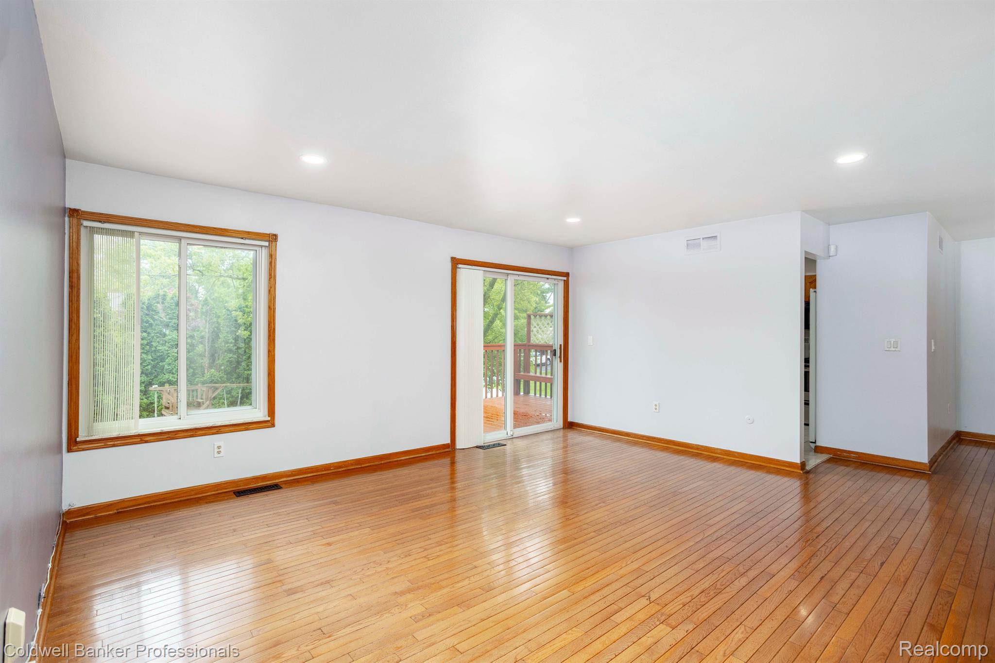 22512 Sheridan Road Novi, MI 48375 - Photo 9 of 37 View 2 of living room