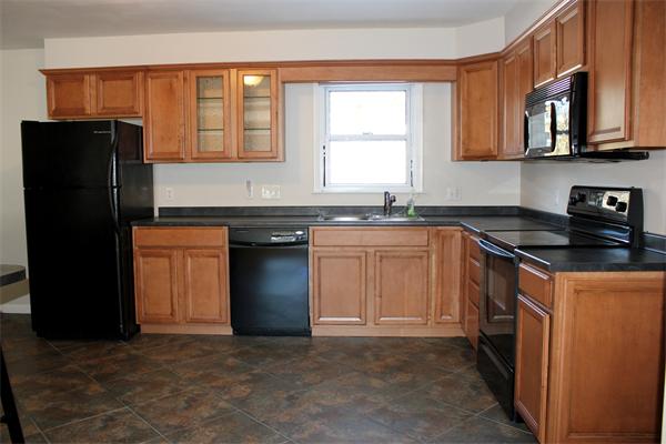 396 Grayson Drive Springfield, MA 01119 - Photo 8 of 29 Gallery Image 8