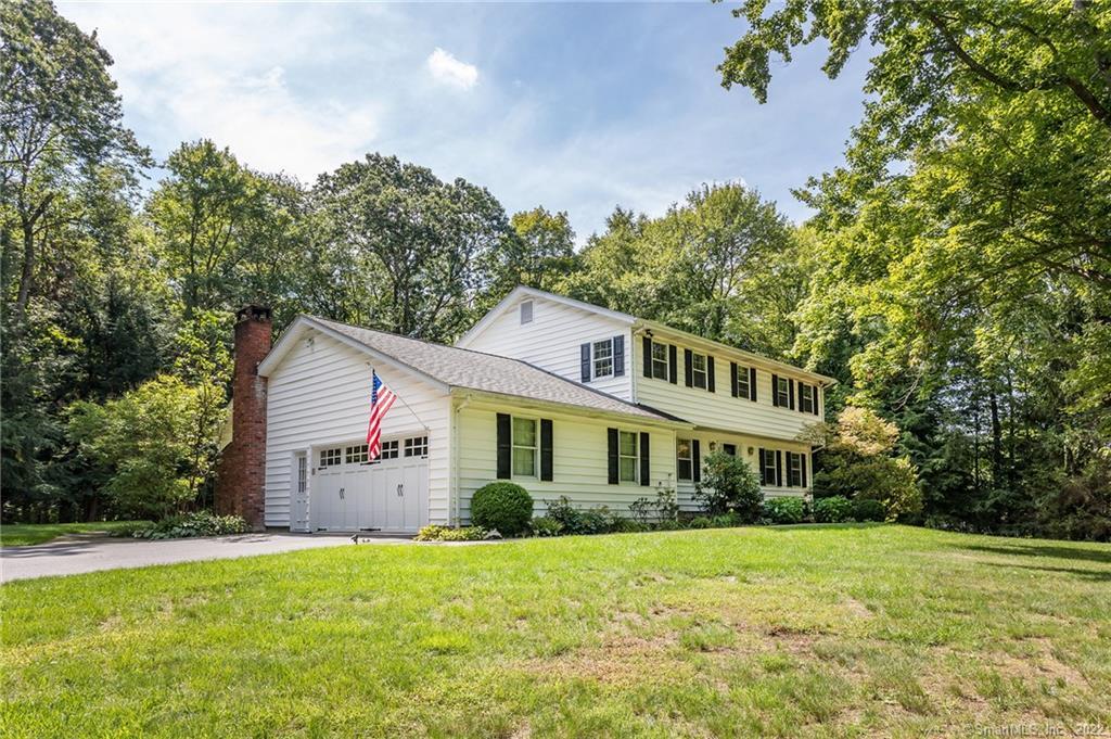 21 Meadowbrook Road New Fairfield, CT 06812 - Photo 1 of 1 Level front yard and driveway