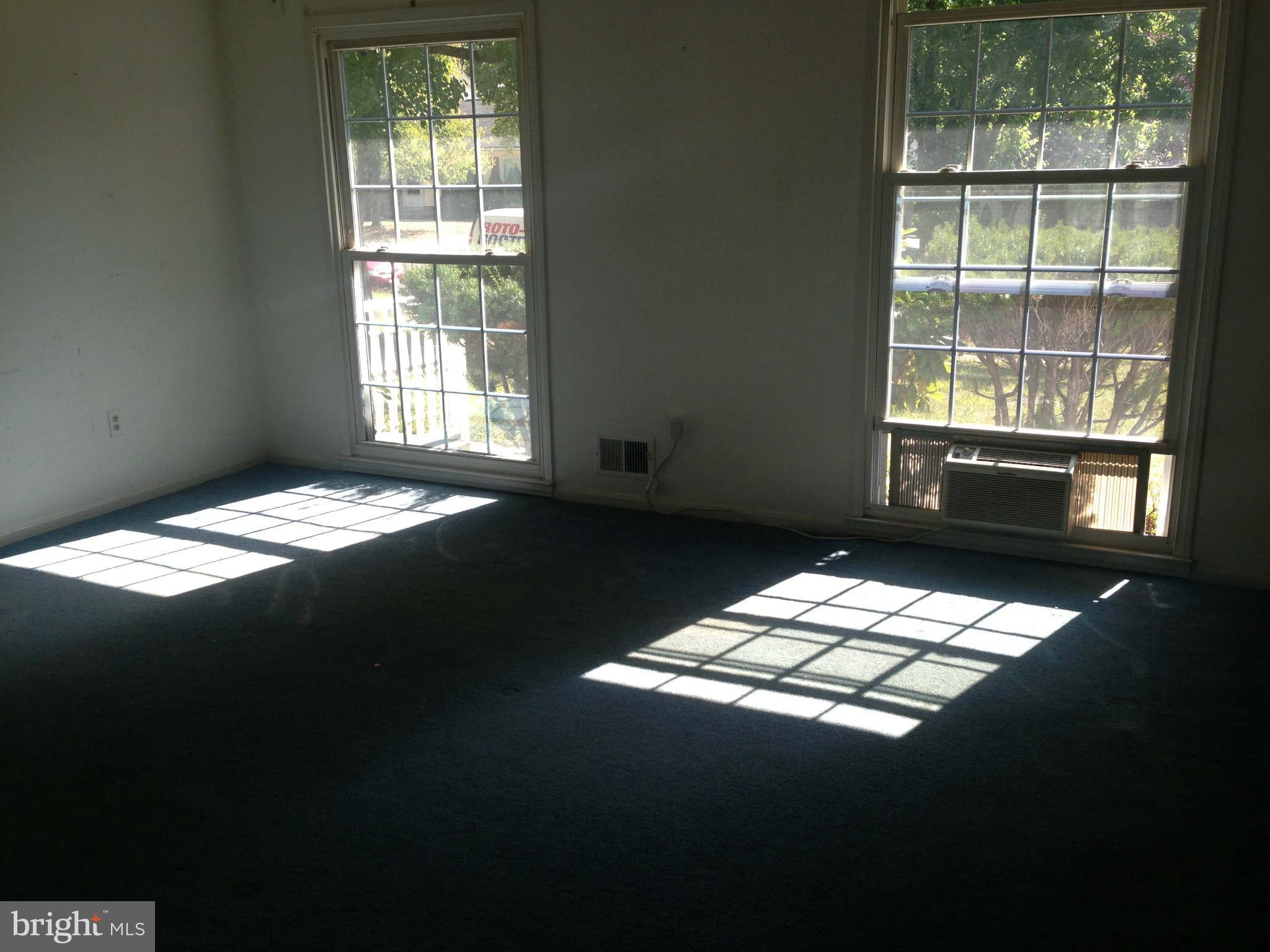 11910 Orvis Way Laurel, MD 20708 - Photo 12 of 14 Living Room