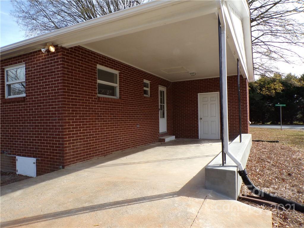 110 Lineberger Road Conover, NC 28613 - Photo 3 of 25 Gallery Image 3