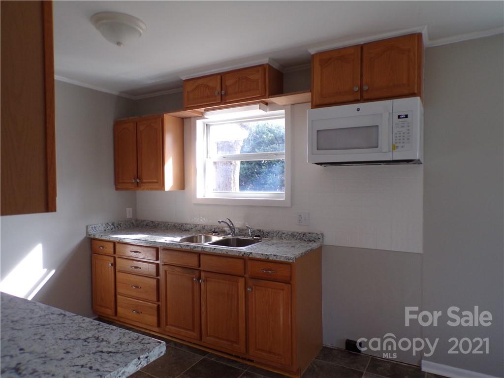 110 Lineberger Road Conover, NC 28613 - Photo 7 of 25 Gallery Image 7