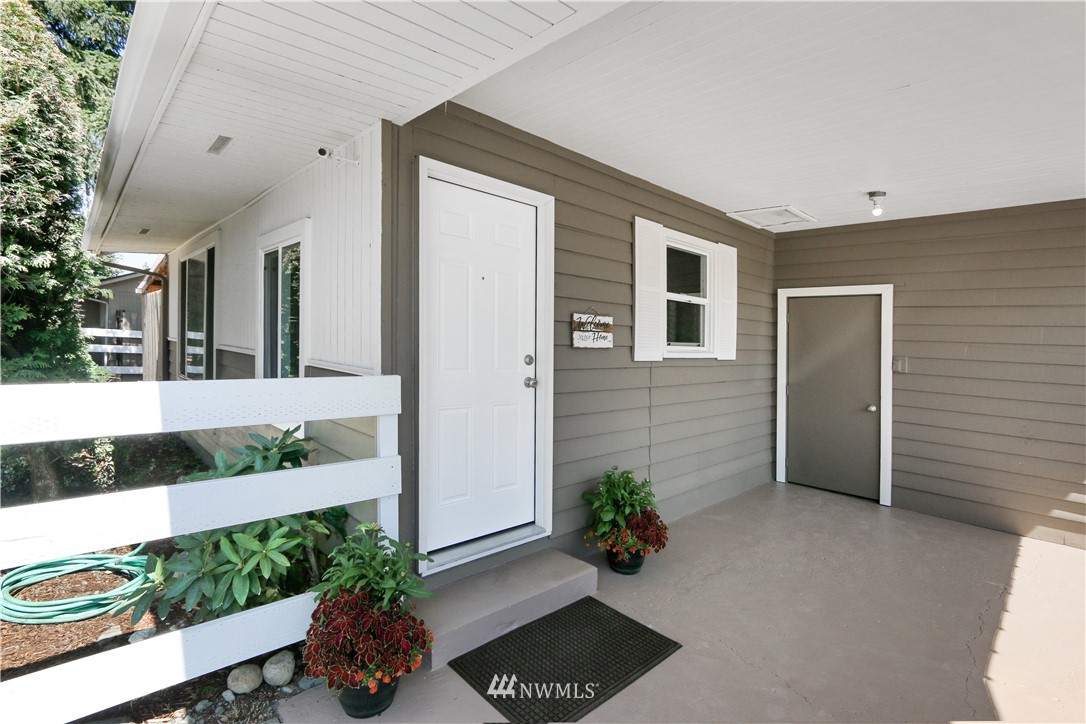 25850 Maple Valley Black Diamond Road Southeast Maple Valley, WA 98038 - Photo 2 of 25 Gallery Image 2