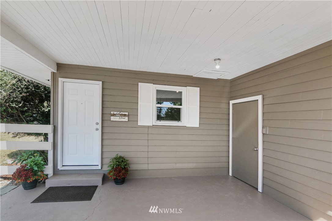 25850 Maple Valley Black Diamond Road Southeast Maple Valley, WA 98038 - Photo 3 of 25 Gallery Image 3