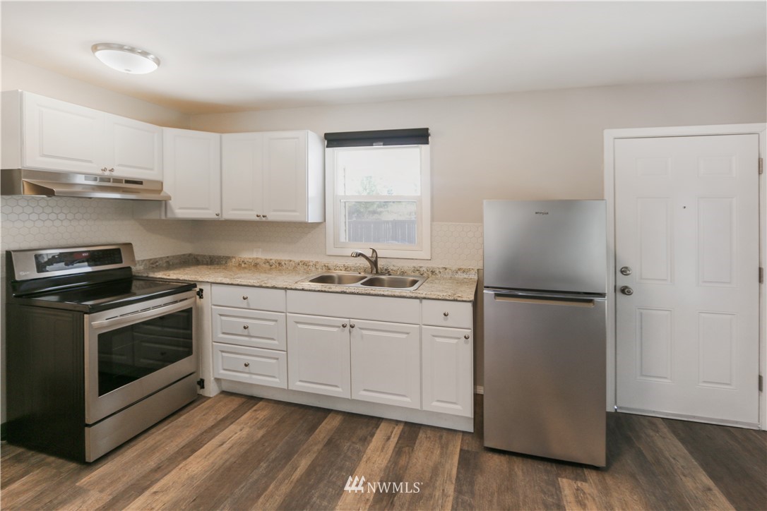 25850 Maple Valley Black Diamond Road Southeast Maple Valley, WA 98038 - Photo 4 of 25 Gallery Image 4