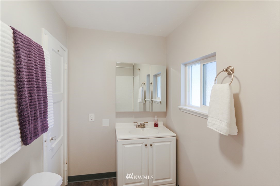 25850 Maple Valley Black Diamond Road Southeast Maple Valley, WA 98038 - Photo 9 of 25 Gallery Image 9