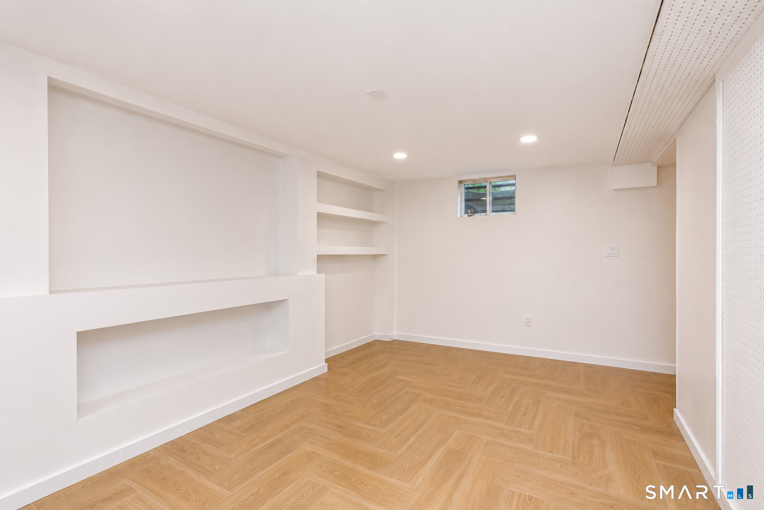 98 Woodmere Road West Hartford, CT 06119 - Photo 21 of 40