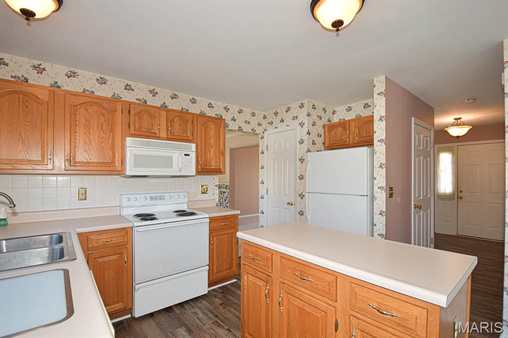 55 Green Pines Circle St. Peters, MO 63376 - Photo 10 of 52