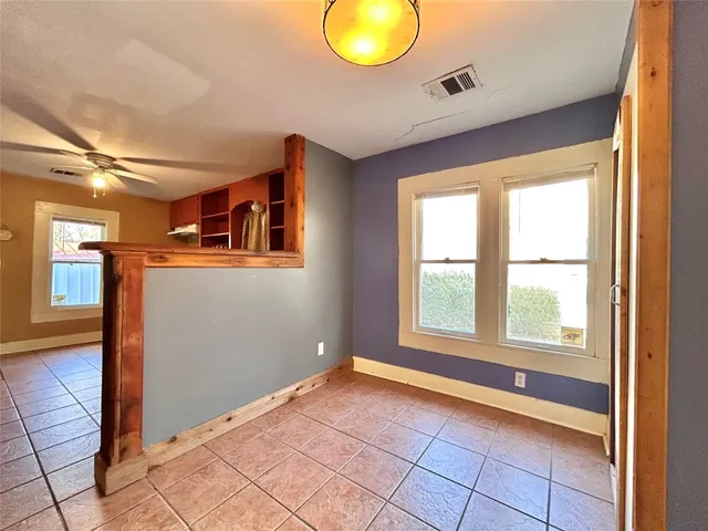 $1,200 | 1112 West 3rd Street, Taylor, TX 76574