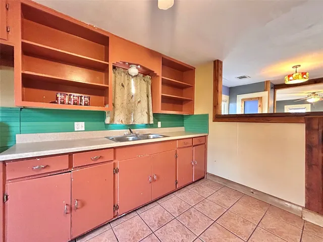 $1,200 | 1112 West 3rd Street, Taylor, TX 76574