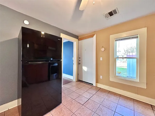 $1,200 | 1112 West 3rd Street, Taylor, TX 76574