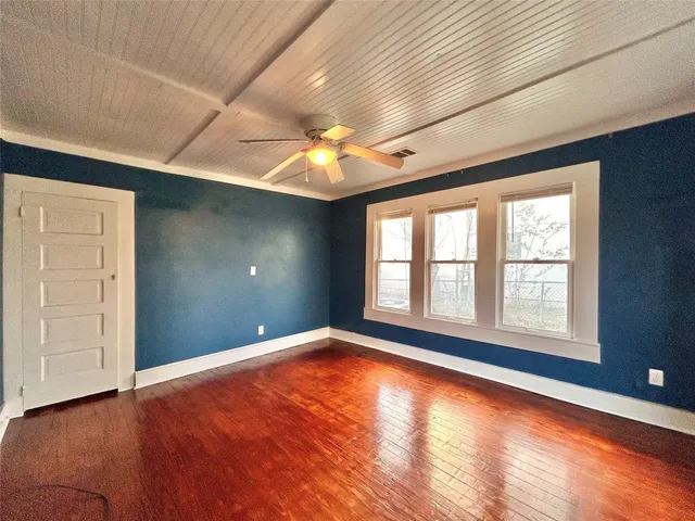 $1,200 | 1112 West 3rd Street, Taylor, TX 76574